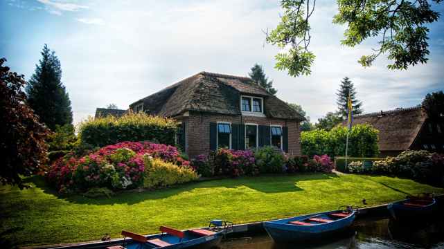 architecture boating canal cottage